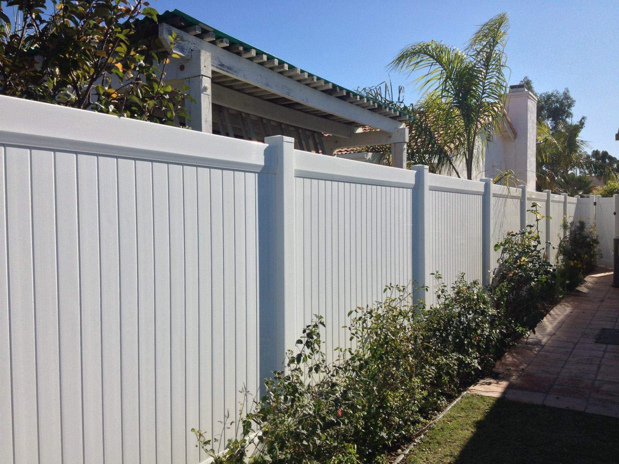 this image shows Venyl fence in El Dorado Hills, CA